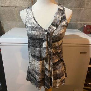 Daisy Fuentes size small black and white tank